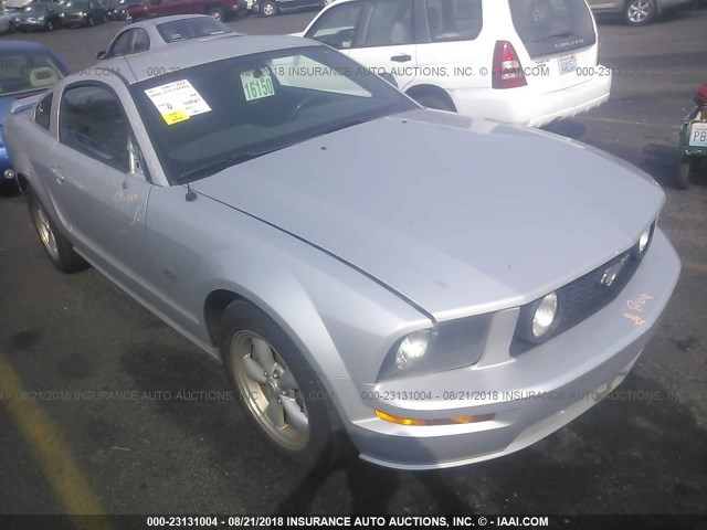 1ZVFT82H975212988-2007-ford-mustang-0