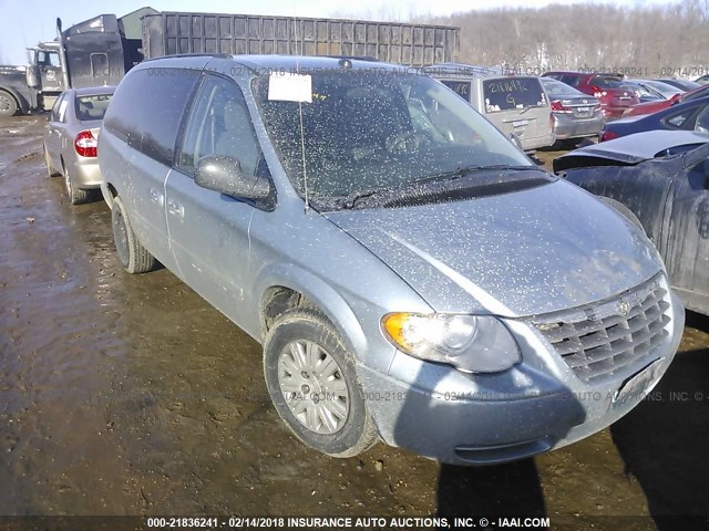 2C4GP44R05R520562-2005-chrysler-town-and-country-0