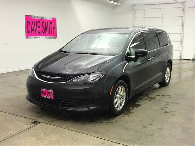 2C4RC1CG8HR628628-2017-chrysler-town-and-country-0