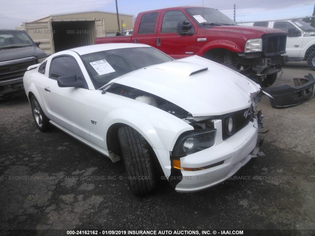 1ZVHT82H385195177-2008-ford-mustang-0