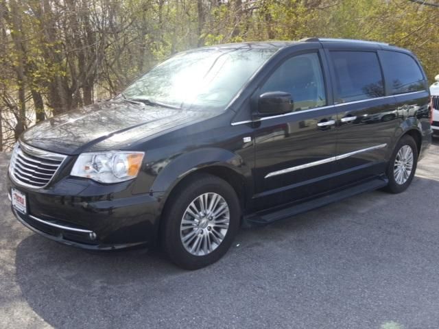2C4RC1CG8ER315901-2014-chrysler-town-and-country-0