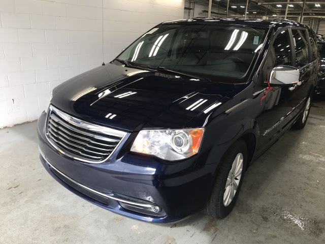 2C4RC1GG5GR133599-2016-chrysler-town-and-country-0