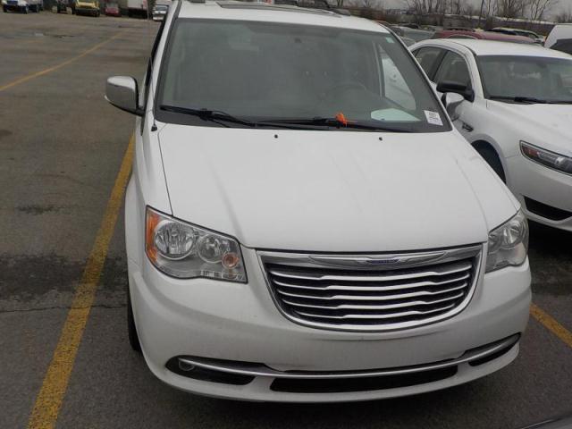 2C4RC1CG5GR128103-2016-chrysler-town-and-country-0