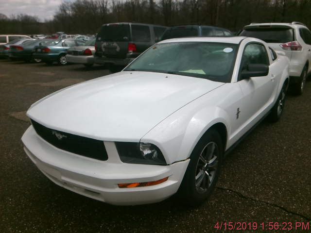 1ZVFT80N465112904-2006-ford-mustang-0