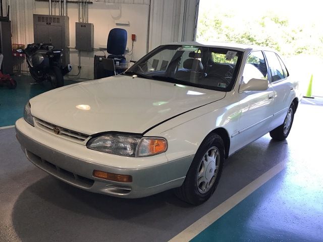 JT2BF12K1T0166505-1996-toyota-camry-0