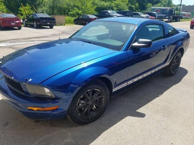 1ZVFT80N175281781-2007-ford-mustang-0