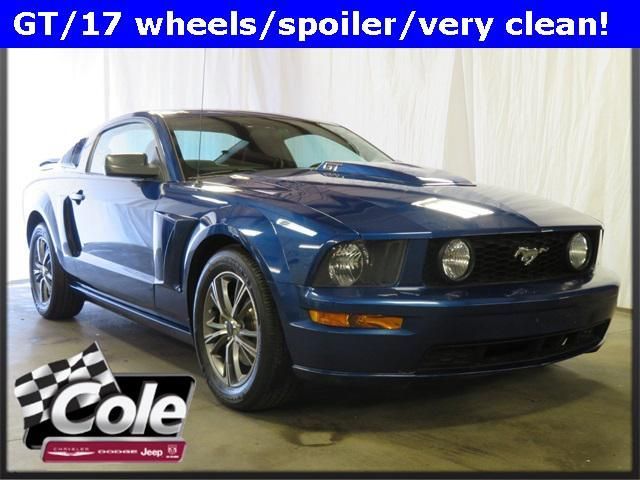 1ZVHT82H385193252-2008-ford-mustang-0