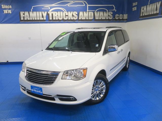 2C4RC1CG2FR578306-2015-chrysler-town-and-country-0