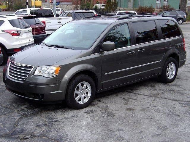2A4RR8D11AR449008-2010-chrysler-town-and-country-0