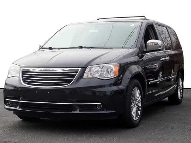 2C4RC1CG1FR728342-2015-chrysler-town-and-country-0