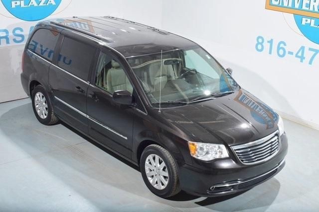 2C4RC1BGXER307610-2014-chrysler-town-and-country-0