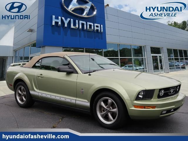 1ZVHT84N465256908-2006-ford-mustang-0