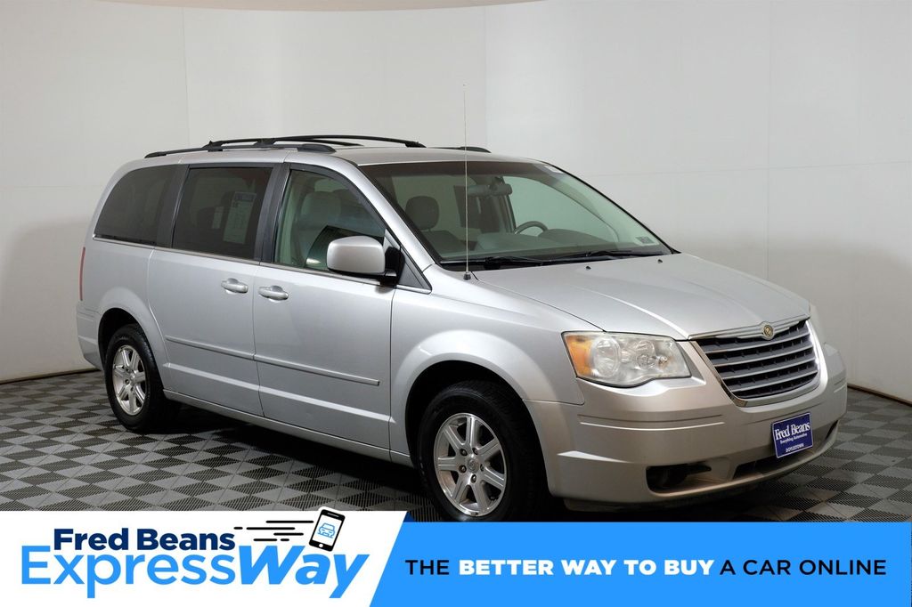 2A8HR54P28R115321-2008-chrysler-town-and-country-0