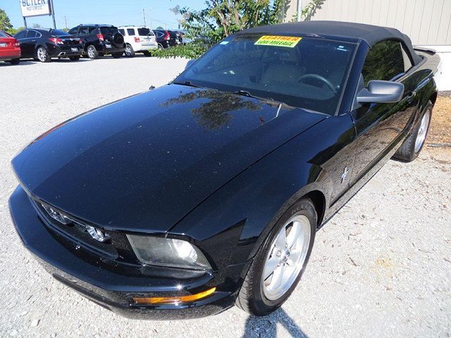 1ZVHT84N285158138-2008-ford-mustang-0