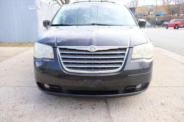 2A8HR44E99R529884-2009-chrysler-town-and-country-0