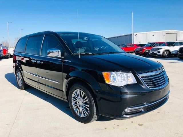 2C4RC1CG2FR514590-2015-chrysler-town-and-country-0